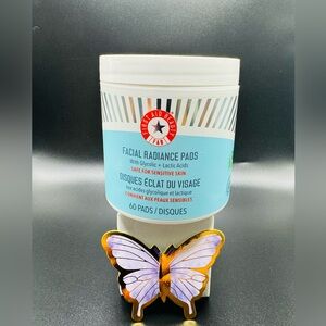 First Aid Beauty Facial Radiance Pads with Glycolic + Lactic Acids